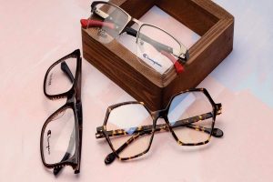 عمده فروشی عینک آراد در شیراز با عرضه انواع عینک طبی و آفتابی اورجینال